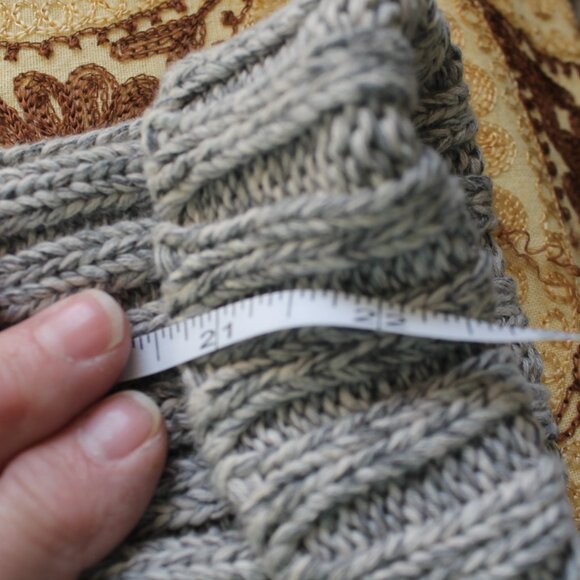 Cabi Long Waterflow Knit Cotton Heavy Sweater Gray Whites Beautiful Knitwork. - Picture 9 of 11